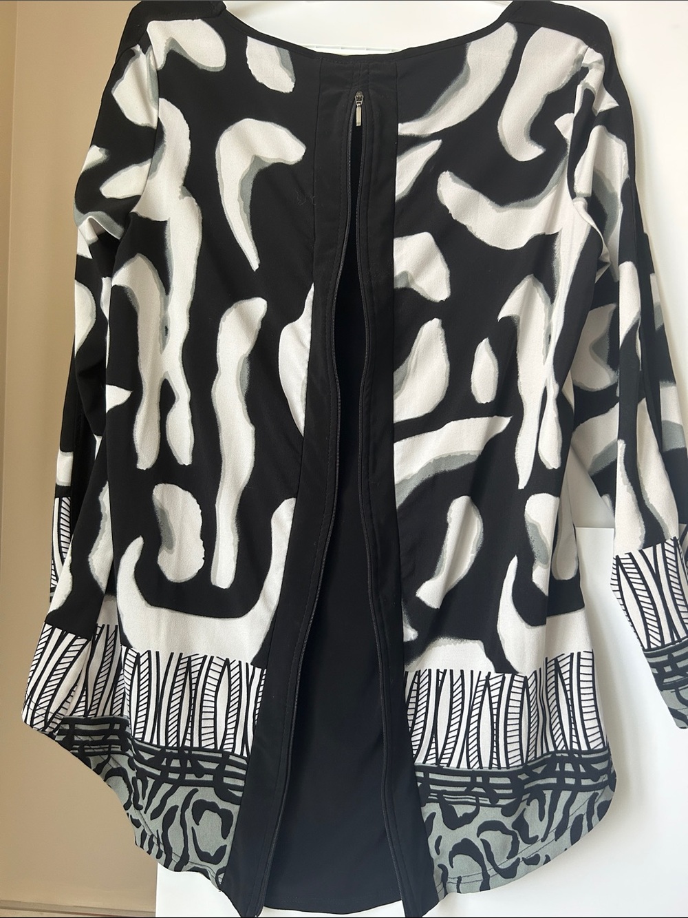 Micheal Tyler black and white blouse